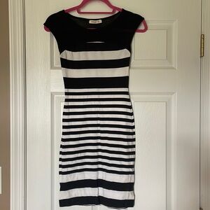 Arden B size small, stretchy, black/white.